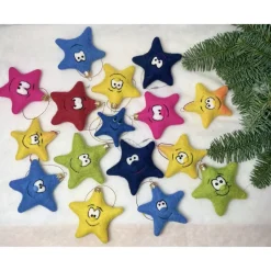 Handgefilzte Weihnachtssterne mit Gesicht bunte Filzfiguren aus Nass- und Nadelfilz, liebevoll gefertigt als Unikate