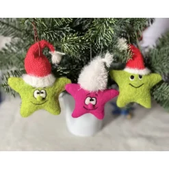 Handgefilzte Weihnachtssterne mit Gesicht bunte Filzfiguren aus Nass- und Nadelfilz, liebevoll gefertigt als Unikate