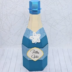 Handgemachte 3D Geschenkbox "Sektflasche" Maritim | Verpackung für Reise-Gutscheine & Geld | Blau-Türkis | Ca. 21cm