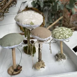 Handgemachte Deko Stoffpilze aus Leinen & Treibholz – 4er Set für Landhaus Herbstdeko