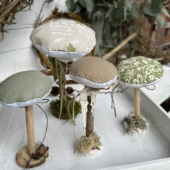 Handgemachte Deko Stoffpilze aus Leinen & Treibholz – 4er Set für Landhaus Herbstdeko