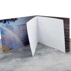 Handgemachte Einladungskarte Regenbogen Holzoptik zur Konfirmation, Kommunion & Firmung – inkl. Umschlag & Einlegeblatt