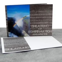 Handgemachte Einladungskarte Regenbogen Holzoptik zur Konfirmation, Kommunion & Firmung – inkl. Umschlag & Einlegeblatt
