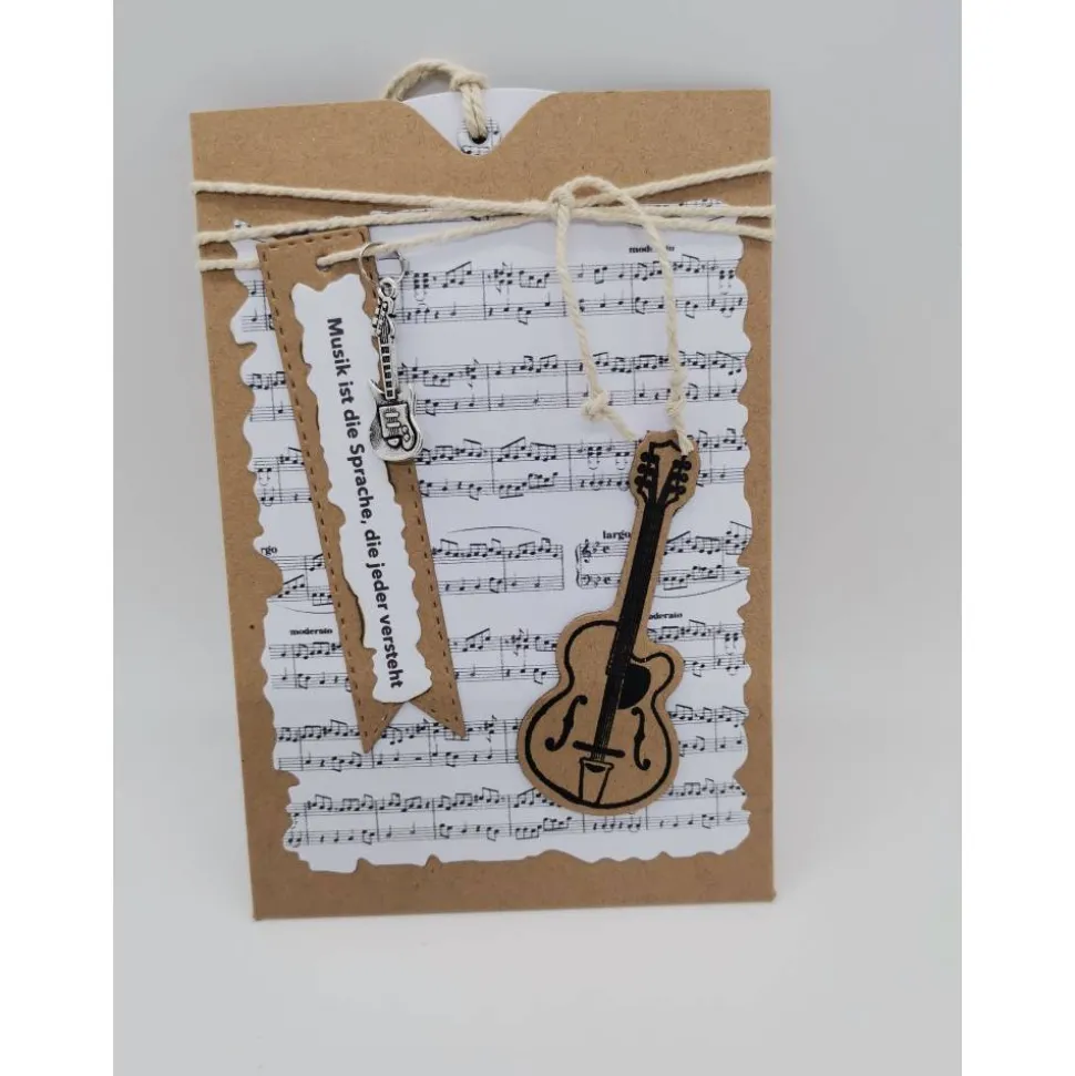 Handgemachte Geburtstagskarte mit Musikinstrumenten – Gitarre & Akkordeon, personalisierbar, 10x14,5cm