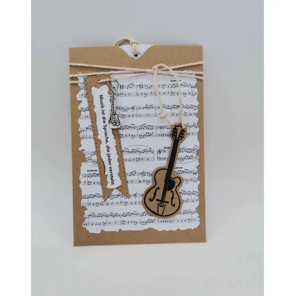 Handgemachte Geburtstagskarte mit Musikinstrumenten – Gitarre & Akkordeon, personalisierbar, 10x14,5cm