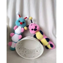 Handgemachte gehäkelte Raupen – Kuschelige Begleiter für Groß und Klein