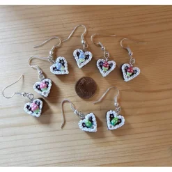 Handgemachte Lebkuchenherzchen Ohrringe mit Glückspilz, Zuckerguss & hochwertigem  Strass – Antiallergisch & Versilbert