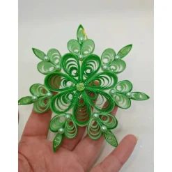 Handgemachte Quilling-Schneeflocke aus Papier – filigraner Weihnachtsschmuck, Weihnachtsstern