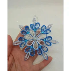 Handgemachte Quilling-Schneeflocke aus Papier – filigraner Weihnachtsschmuck, Weihnachtsstern