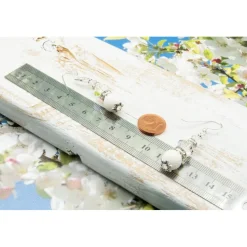 Handgemachte weiße Glas Ohrhänger – Brautschmuck, Hochzeit, Unikat & Geschenkidee