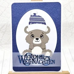 Handgemachte Weihnachtskarte A6 Bär Blau – Umschlag & Dekoanhänger – Unikat