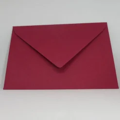 Handgemachte Weihnachtskarte A6 aus Kraftpapier mit Filzbaum, goldenen Sternen & Umschlag – Unikat