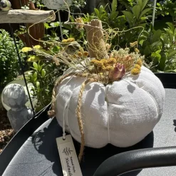 Handgemachter Kürbis aus antikem Leinen rohweiß/grau mit Stauben, Treibholz & Seeseil – Landhausdeko Ø17cm