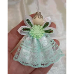 Handgemachter Weihnachtsengel in Mintgrün – festlich und elegant