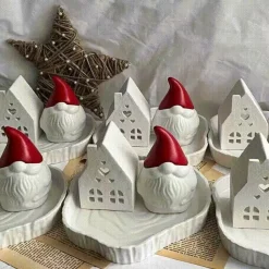 Handgemachtes 3er Set Weihnachtsschmuck: Haus Kerzenhalter Santa Claus, Zipfelmütze abnehmbar, – Vintage Deko, wählbar in Weiß oder Bunt