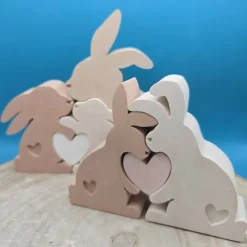 Handgemachtes Hasenpaar aus Raysin mit Herz – Zeitlose Oster- & Frühlingsdeko, Unikat Geschenkidee
