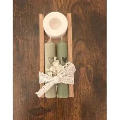 Handgemachtes Kerzenset mit Holzhalterung & Herz-Stabkerzen – Geschenk mit Trockenblumen