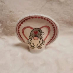 Handgemachtes LED-Teelichtcover aus Filz – liebevoll bestickt