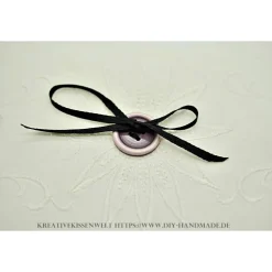 Handgemachtes weißes Ringkissen mit Vintage-Knopf und Spitze – Unikat für die Hochzeit & Trauung, 14 cm x 21 cm