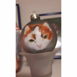 Handgemalte Tierportaits auf Christbaumkugeln aus Glas