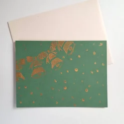 Handgemalte Weihnachtskarte goldene Glocken Girlande mit Schnee