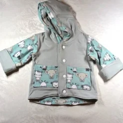 Handgenähte Babyjacke Gr.56 – Wendejacke Blau Zootiere – Geschenk zur Geburt