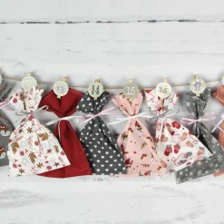 Handgenähter Adventskalender zum Befüllen mit 24 Stoffsäckchen | Advent | Weihnachten