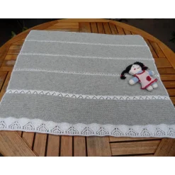 Handgestrickte Babydecke aus Baumwolle, Merinowolle und Alpaka – Grau Weiß – 81x83 cm