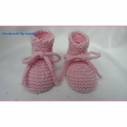 Handgestrickte rosa Babyschuhe aus Merinowolle – Neugeborenenschuhe zum Binden