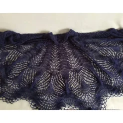 Handgestricktes Tuch „Sultan“ – Dunkelblau mit blauem Lurex