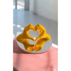Hands Heart Skulptur Duochrome | Irisierende Deko Handzeichen | Liebe Geschenk | PLA 3D-Druck Kunstwerk | Modernes Regal