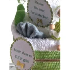 Handtuchtorte grün personalisiert – Geschenkidee Valentinstag & Geburtstag für Freunde mit Schlüsselanhänger