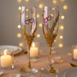 Handverzierte Champagnergläser „Heart of Gold“ – Exklusive Hochzeitsgläser mit goldenen Herzen