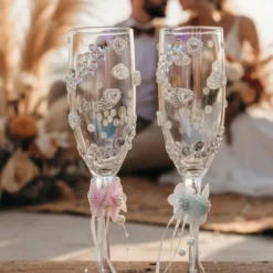 Handverzierte Champagnergläser „Nova Petal“ – exklusive Hochzeitsgläser mit Blütenakzenten