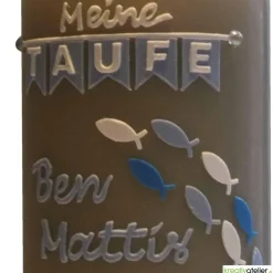 Handverzierte Taufkerze in Taupe im Vintage-Stil mit Fischmotiv, Glaube Liebe Hoffnung und Klöppelspitze