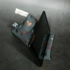 Handykissen / Sitzsack METALLIC CHRISTMAS TREES - Smartphonestütze, Handyhalterung, Kirschkernfüllung | RÄUBERKIND