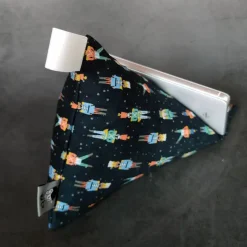 Handykissen / Sitzsack NUSSKNACKER  - Smartphonestütze, Tabletkissen, Kirschkernfüllung | RÄUBERKIND