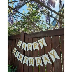 Happy Birthday Girlande in Weiß und Gold. Handgefertigte Papiergirlande zum Geburtstag.