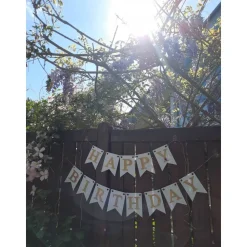 Happy Birthday Girlande in Weiß und Gold. Handgefertigte Papiergirlande zum Geburtstag.