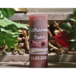 Harmonie der Liebe: Rustikale Hochzeitskerze personalisierbar mit Blumenranke und goldenen Herzen, Hochzeitsgeschenk