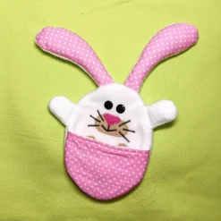 Hase aus dem Ei , Osterhäschen, Osterhase, Stofftier