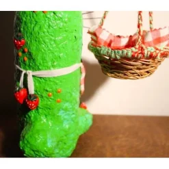 Hasenfigur ERDBEERHASERL handgefertigte Künstler-Figur Osterdeko Geschenk für Erdbeer-Fans Geldgeschenk