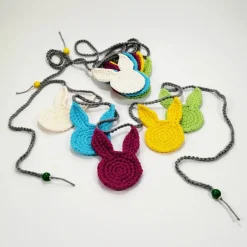 Hasen-Girlande Osterhasen in zuckersüßen Bonbonfarben gehäkelt