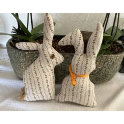 Hasenpaar aus geblümtem Baumwollstoff, genähte Hasen im Set für Frühjahrs- und Osterdekoration