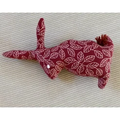 Hasenpaar aus rotem und cremefarbenem Baumwollstoff, genähte Hasen im Set für Frühjahrs- und Osterdekoration