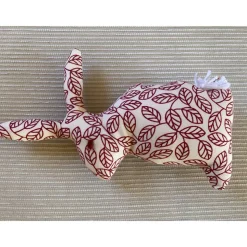 Hasenpaar aus rotem und cremefarbenem Baumwollstoff, genähte Hasen im Set für Frühjahrs- und Osterdekoration