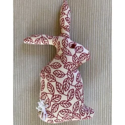 Hasenpaar aus rotem und cremefarbenem Baumwollstoff, genähte Hasen im Set für Frühjahrs- und Osterdekoration