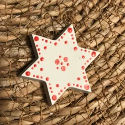 Hübsche kleine Deko-Sterne aus weißem Beton, weihnachtlich mit rot bemalt, 5er Set, 4 cm