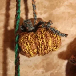 Herbstdeko KUGELWICHTEL KÜRBIS Handgemachte Wichtel aus Kunststoffkugeln für Deine Herbstdekoration