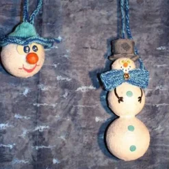 Herbstdeko SCHNEEMANN und KUGELWICHTEL 2er Set Handgemachte Hängedek aus Kunststoffkugeln für Deine Winterdeko